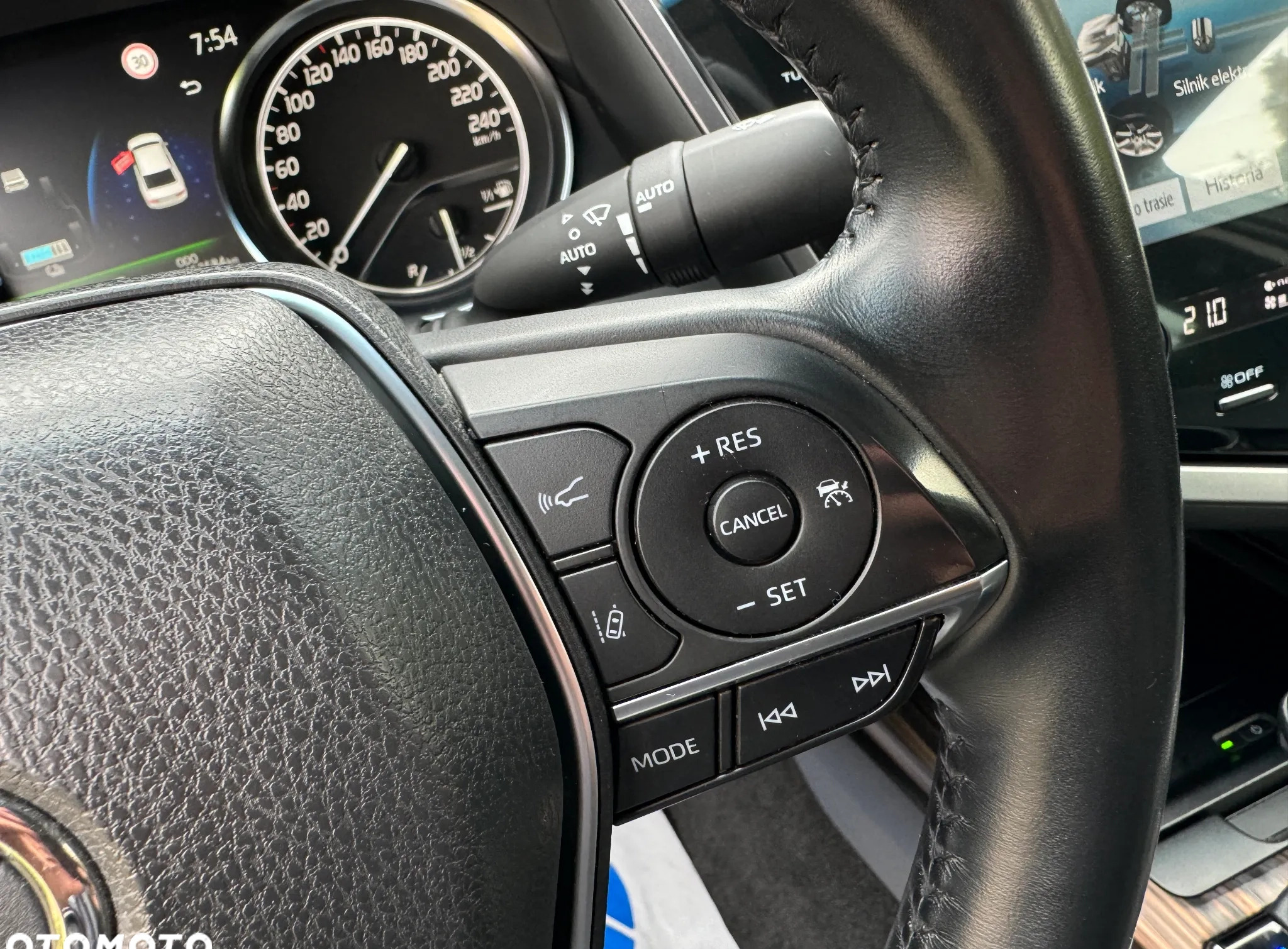 Toyota Camry cena 99999 przebieg: 162500, rok produkcji 2019 z Baranów Sandomierski małe 781